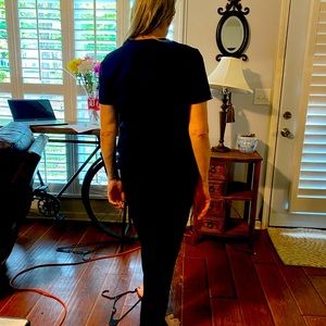 Figs 7 pocket medium navy scrubs